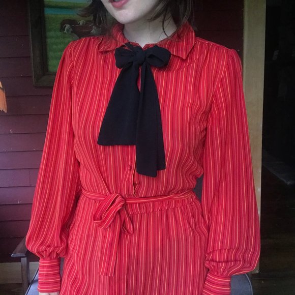 VINTAGE | Bellow Sleeve Dress with Ascot Tie - Picture 3 of 3